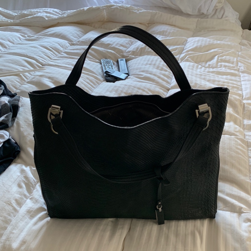 Vince Camuto bag like new